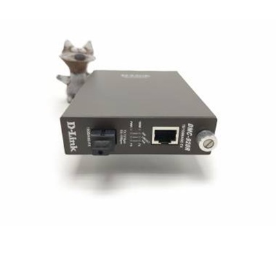 D-Link DMC-920R Media Converter (100BASE-TX to 100BASE-FX) - Image 3